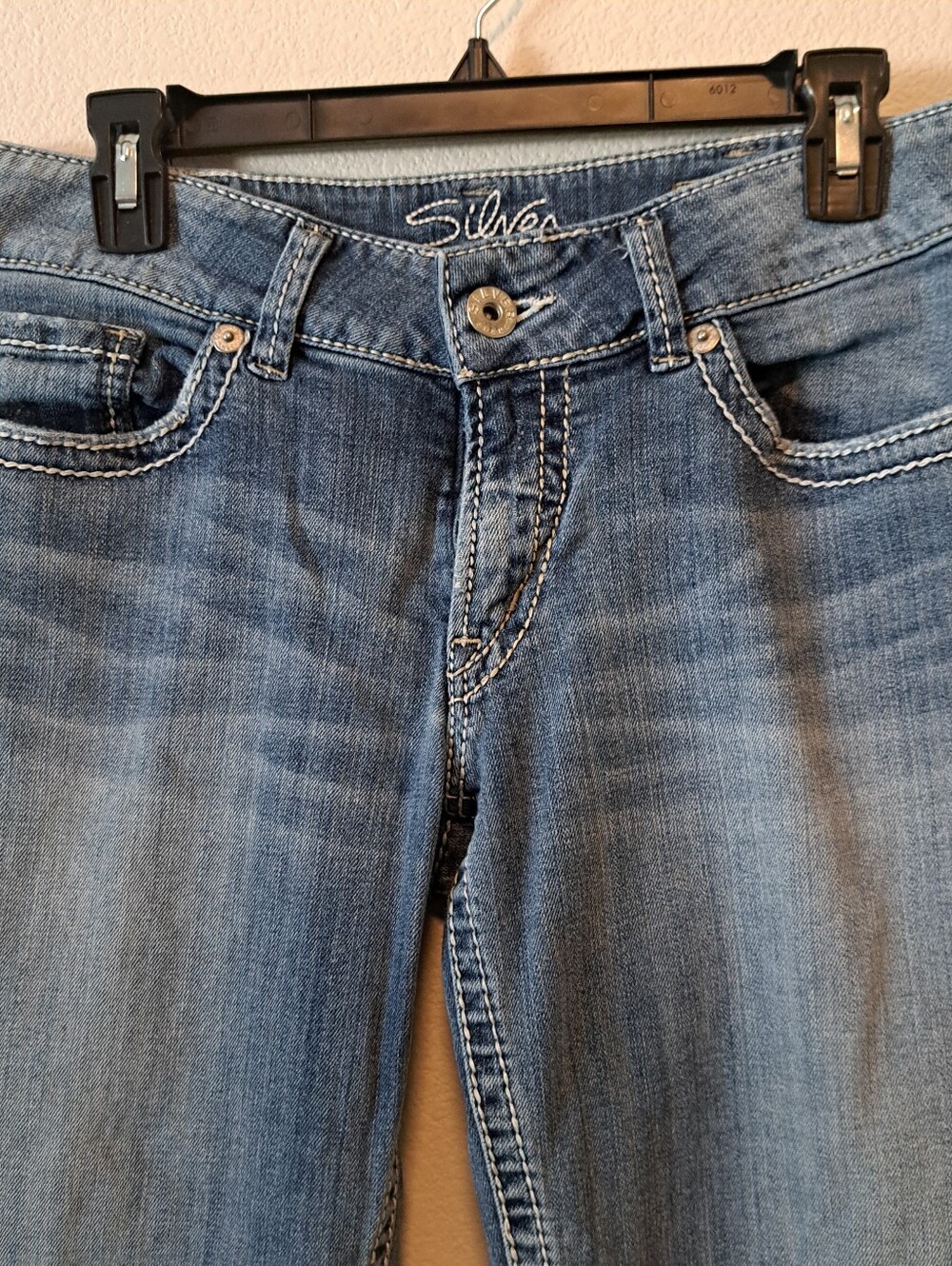 Silver Jeans Straight Leg capri's in Medium Blue Wash Size 32 - Picture 2 of 8
